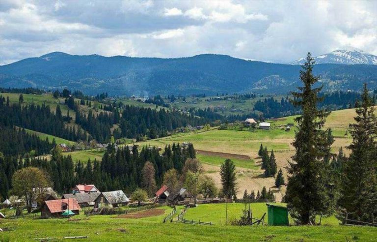 Яблуниця - чарівний куточок Карпат, де історія зустрічається з природою