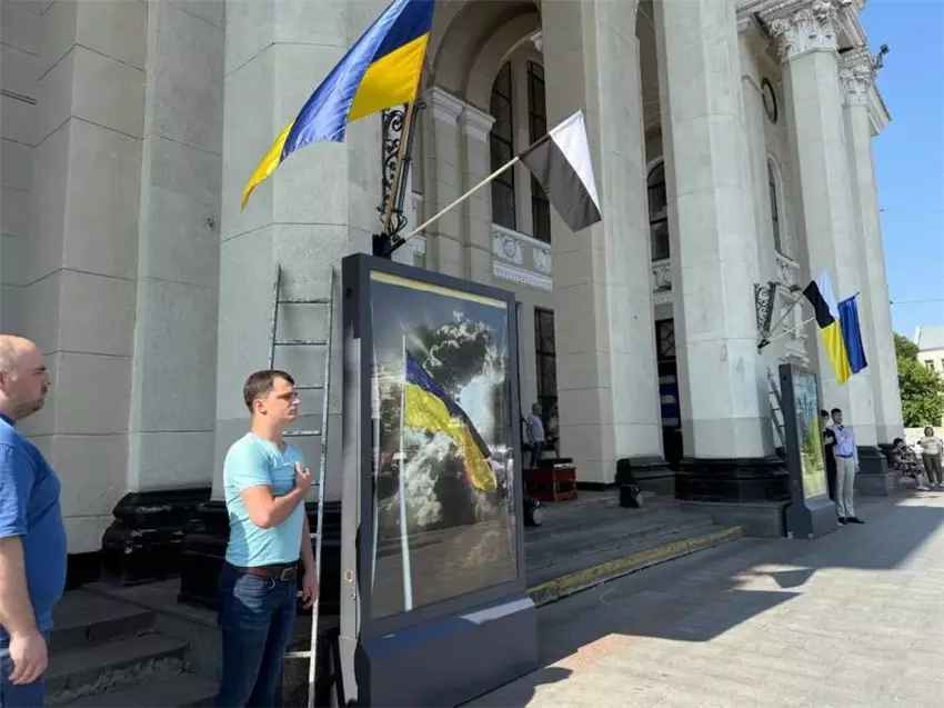 Прапори на півщоглі - як Укрзалізниця вшановує пам'ять загиблих у катастрофах