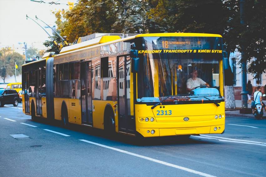 Все про 14 тролейбус у Хмельницькому – від зупинок до графіка