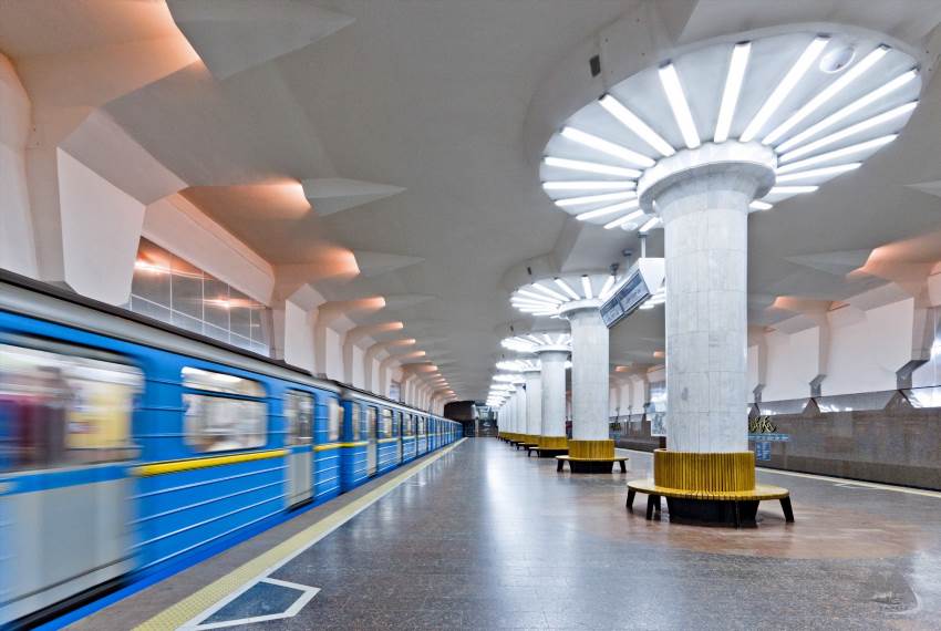 Метро Олексіївська