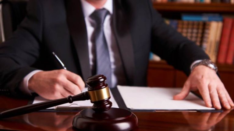 Коли суд може відбутися без відповідача