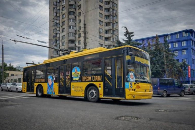 Як насправді їздить 8а тролейбус у Хмельницькому