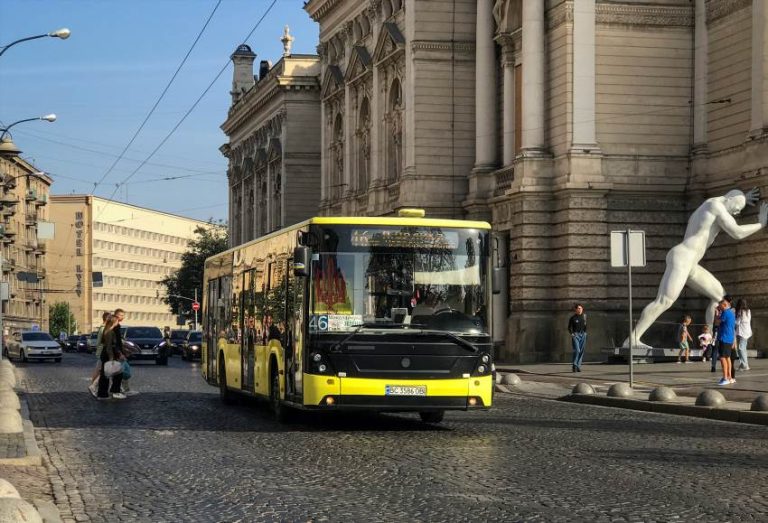 Дорога до педіатричного корпусу на Дністерській