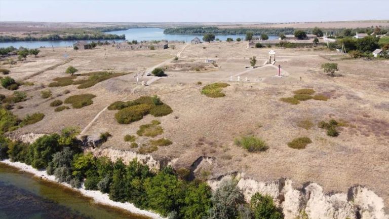 Кам'янська Січ - фортеця духу на дніпровських пісках