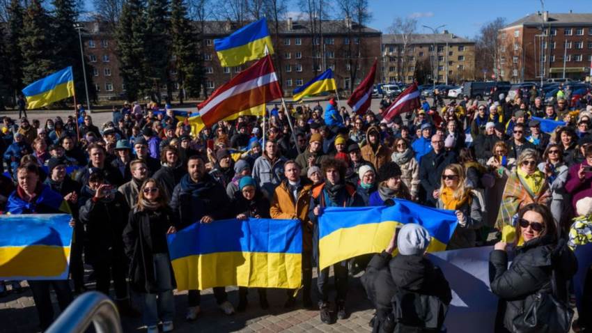 Як волонтери різних країн підтримують Україну
