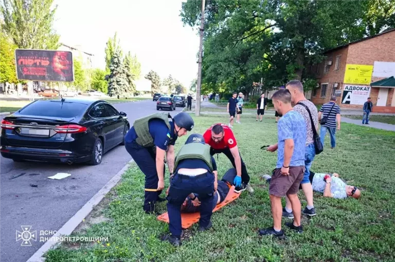Російський обстріл Нікополя понівечив житлові квартали