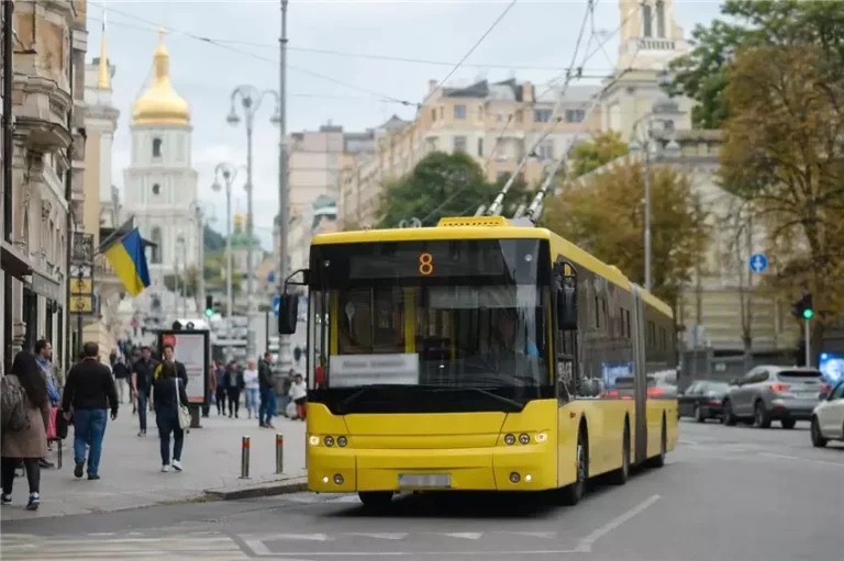 Як не загубитися на 8-му тролейбусі та доїхати без пригод