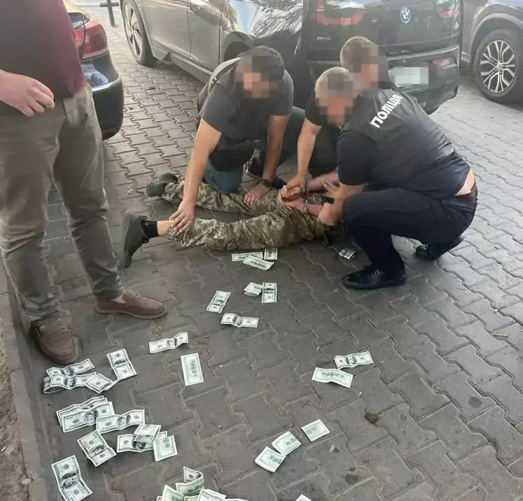 В Одесі посадовець ТЦК обіцяв бронь за тисячі доларів і потрапив на гарячому