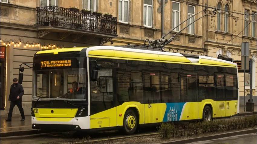 Як не марнувати час на зупинці знаючи маршрут автобуса 25 Київ