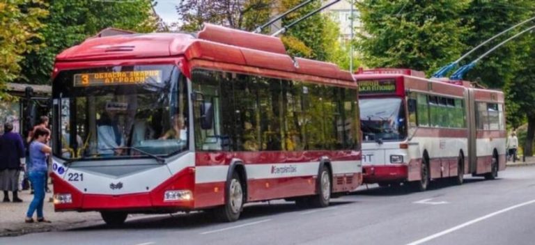 Як тролейбус №3 прорізає Харків від Павлового Поля до Аеропорту