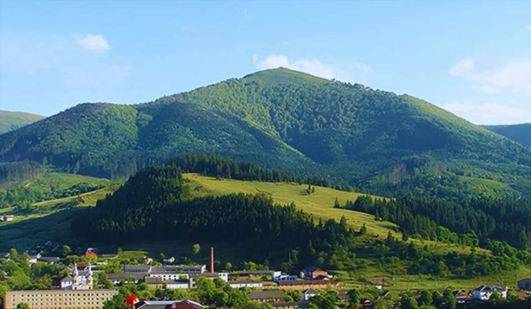 Гора Цицька в Карпатах і її незвичайна народна назва