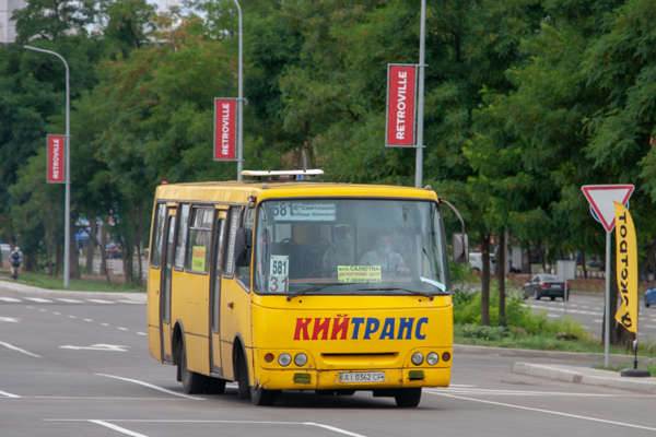 Як маршрутка 581 зшиває Київ із Білогородкою та чому нею досі їздять попри все